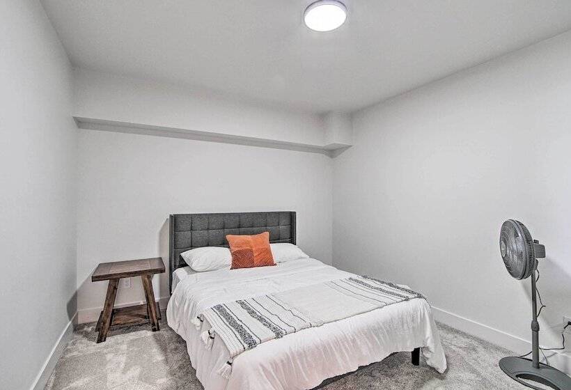 Picturesque Moses Lake House W/ Boating Dock