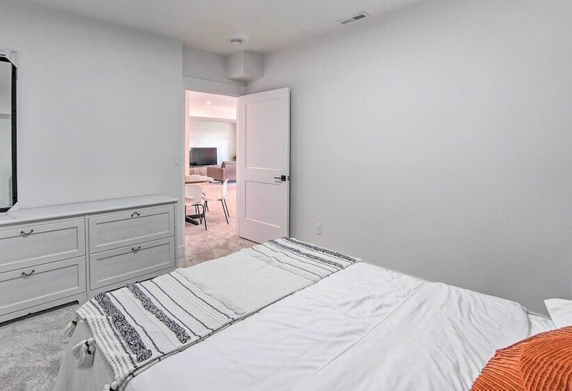 Picturesque Moses Lake House W/ Boating Dock