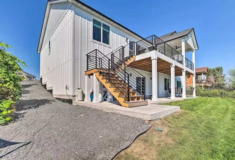 Picturesque Moses Lake House W/ Boating Dock
