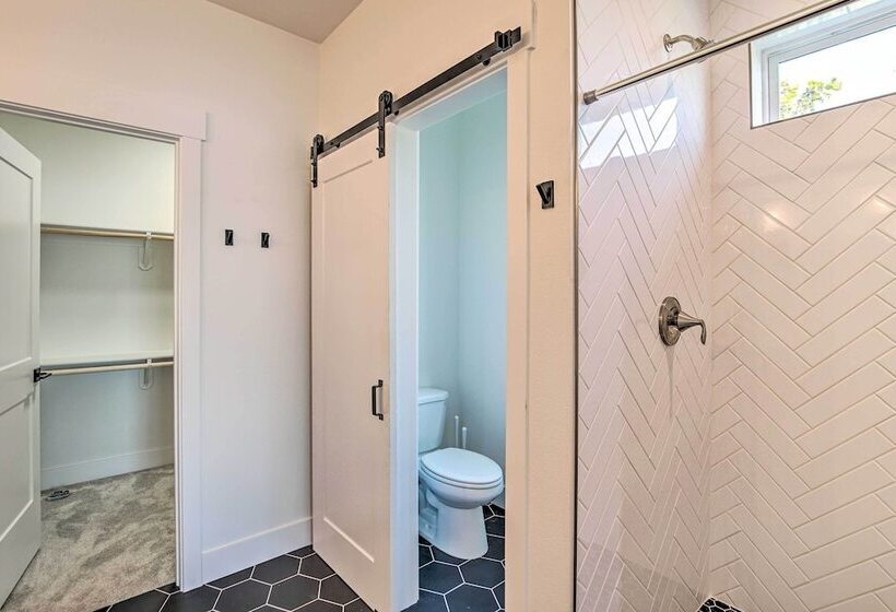 Picturesque Moses Lake House W/ Boating Dock