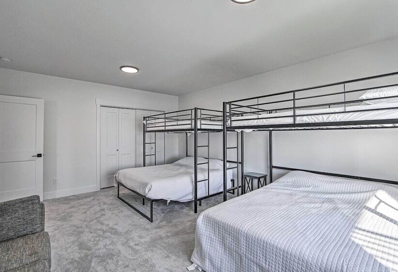 Picturesque Moses Lake House W/ Boating Dock