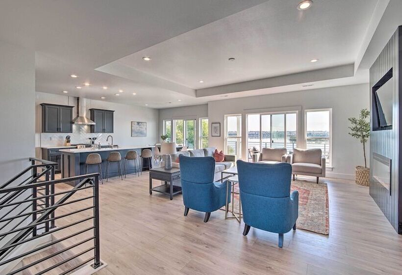 Picturesque Moses Lake House W/ Boating Dock