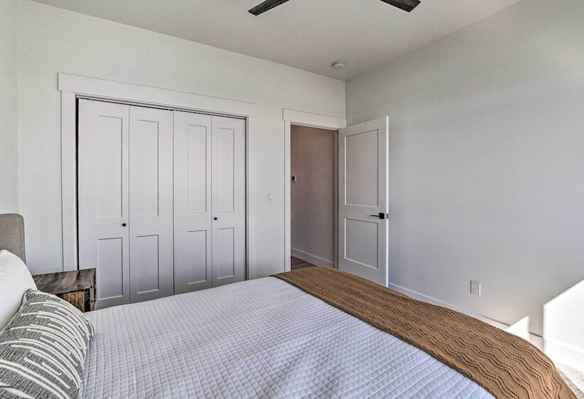 Picturesque Moses Lake House W/ Boating Dock