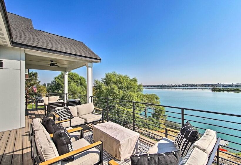 Picturesque Moses Lake House W/ Boating Dock