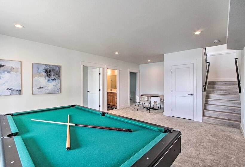 Picturesque Moses Lake House W/ Boating Dock