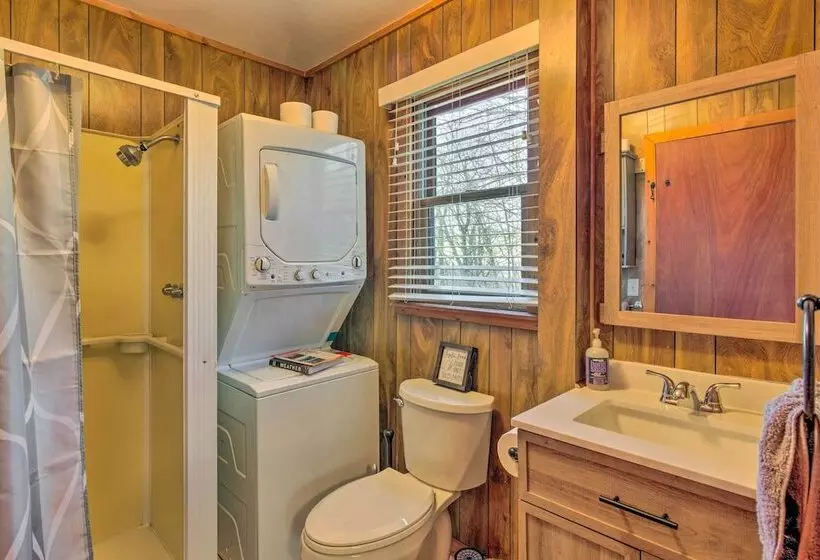 2 Decks + Views: Spruce Pine Cabin On 8 Acres