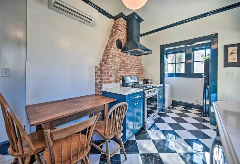 Radiant Gloucester House W/ Private Porch!