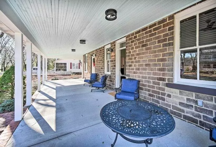 Radiant Gloucester House W/ Private Porch!