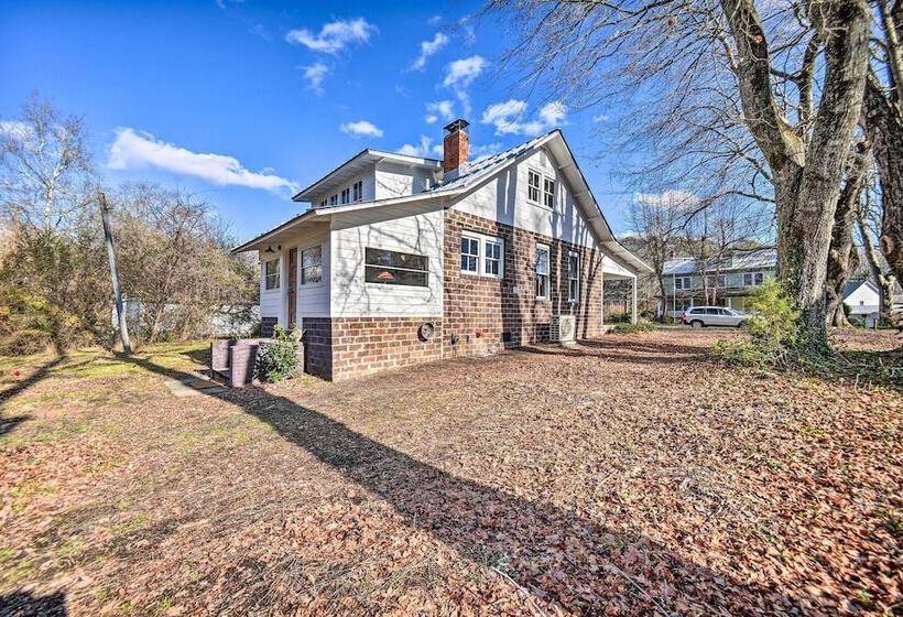 Radiant Gloucester House W/ Private Porch!