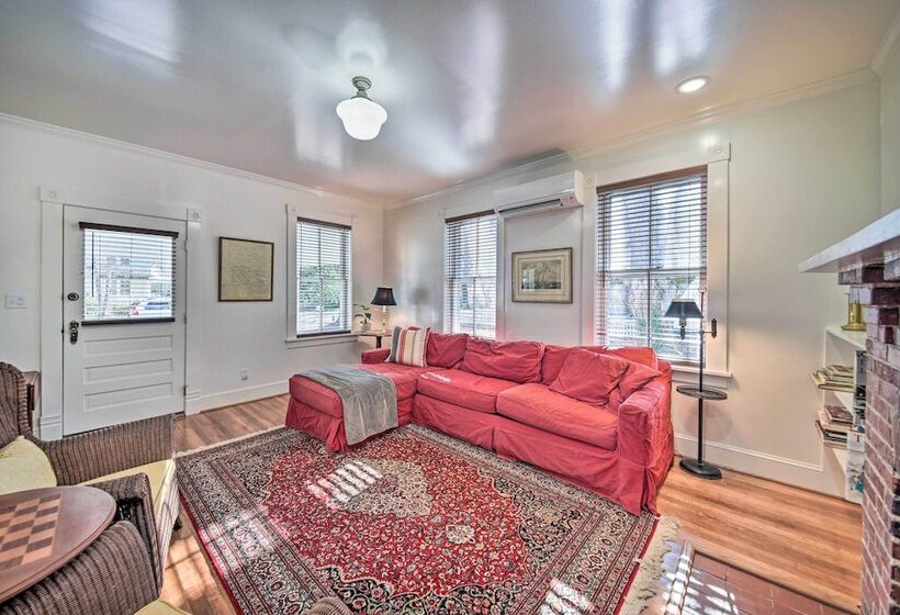 Radiant Gloucester House W/ Private Porch!