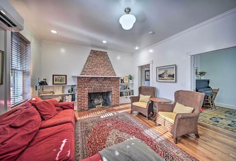 Radiant Gloucester House W/ Private Porch!