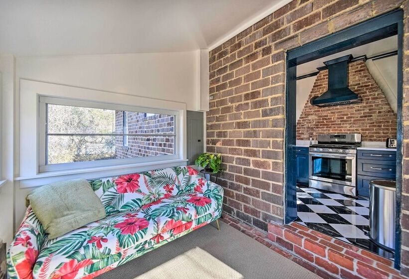 Radiant Gloucester House W/ Private Porch!