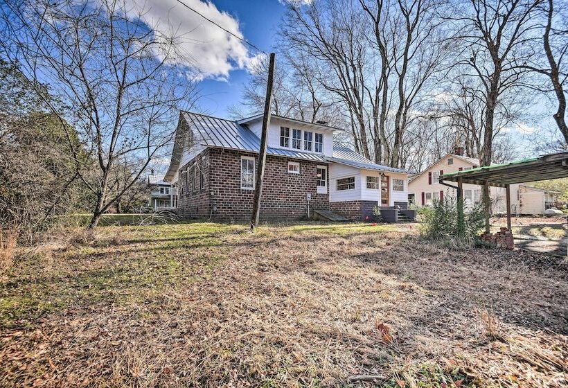 Radiant Gloucester House W/ Private Porch!