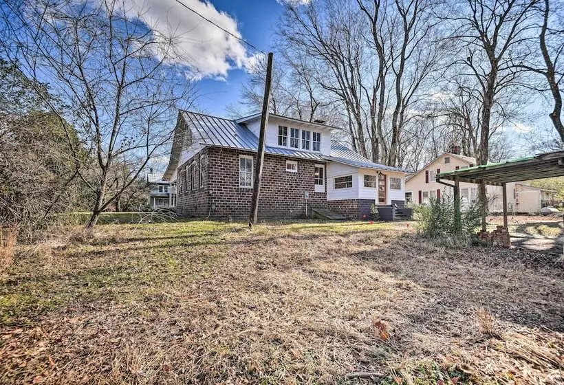 Radiant Gloucester House W/ Private Porch!