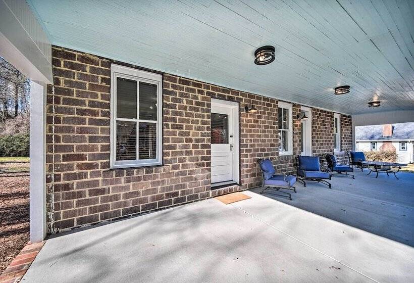 Radiant Gloucester House W/ Private Porch!