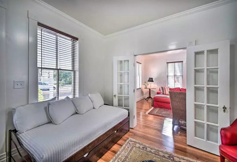 Radiant Gloucester House W/ Private Porch!