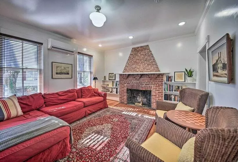 Radiant Gloucester House W/ Private Porch!