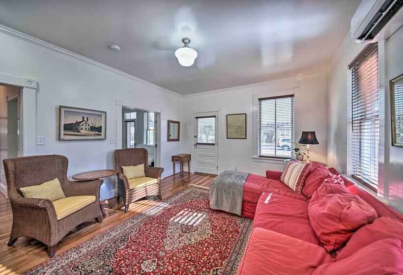 Radiant Gloucester House W/ Private Porch!