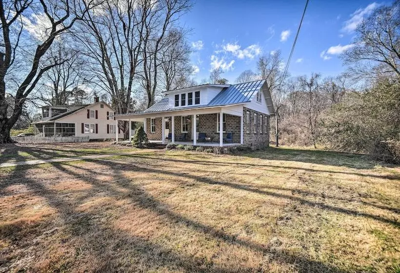 Radiant Gloucester House W/ Private Porch!