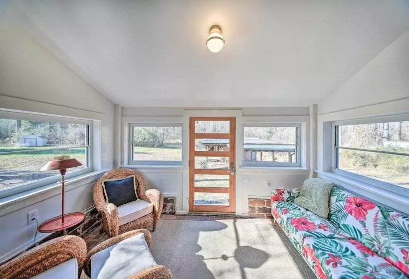 Radiant Gloucester House W/ Private Porch!