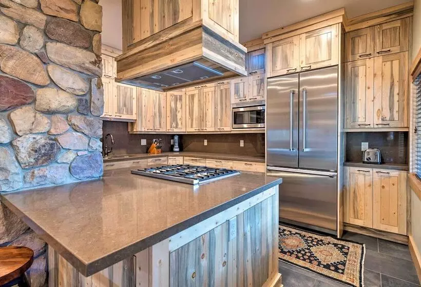 Renovated Historic Cabin ~25 Miles To Park City!