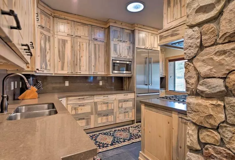 Renovated Historic Cabin ~25 Miles To Park City!