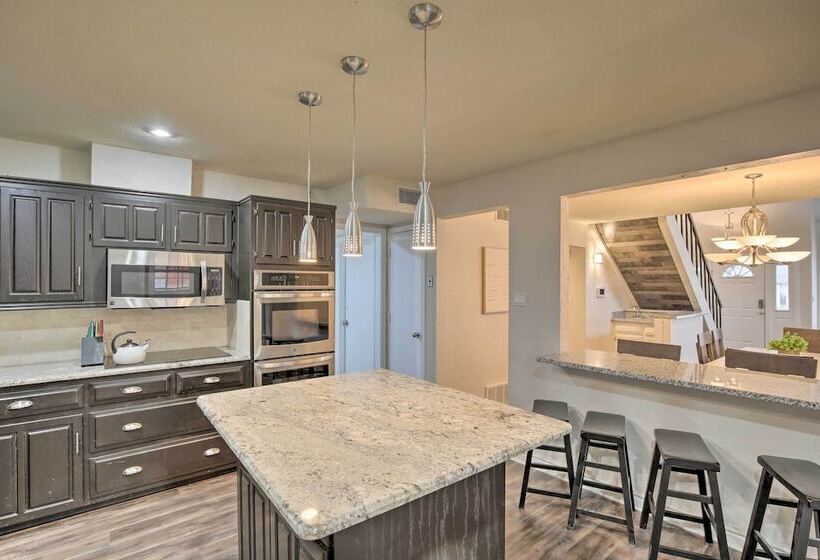 Richardson Family Retreat: Private Pool & Hot Tub!