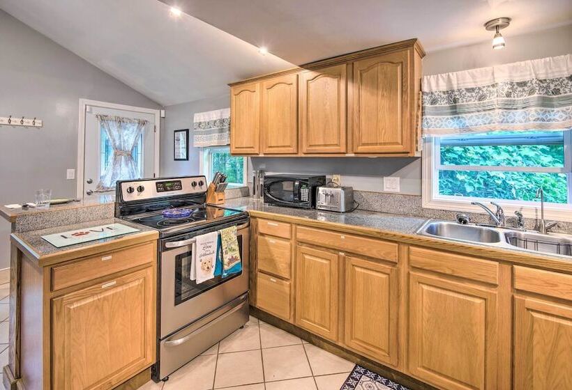 Sawyer Lake Retreat W/ Decks: Walk To Beach!