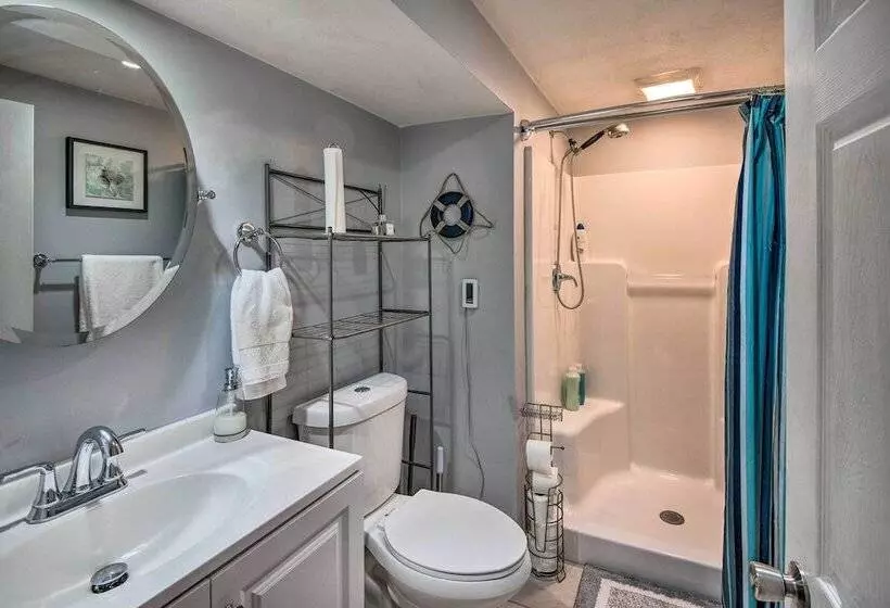 Sawyer Lake Retreat W/ Decks: Walk To Beach!