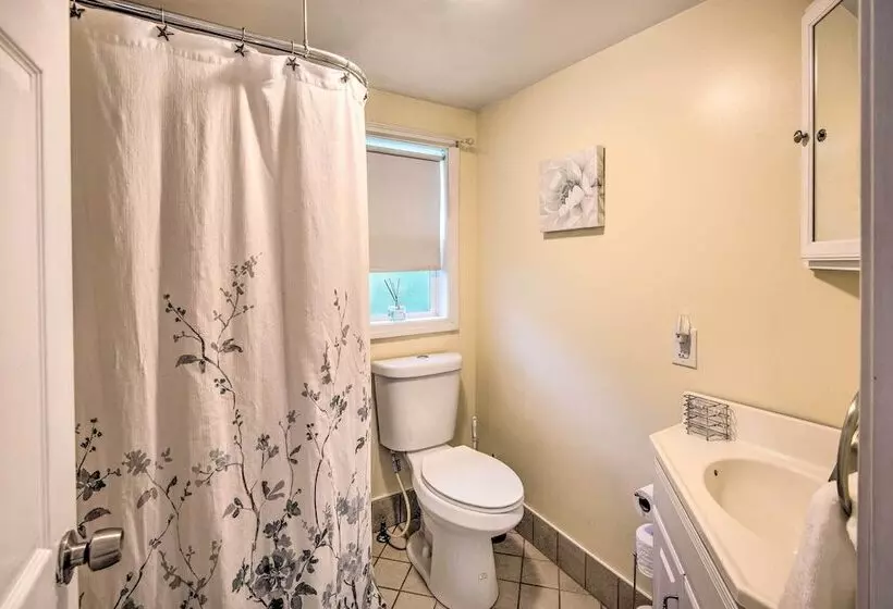 Sawyer Lake Retreat W/ Decks: Walk To Beach!