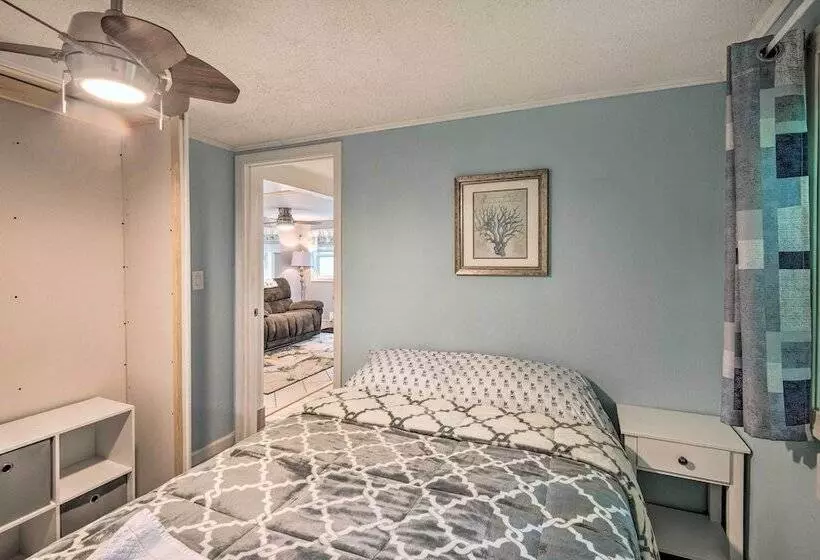 Sawyer Lake Retreat W/ Decks: Walk To Beach!