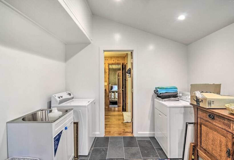 Scenic Lake Almanor Home W/ Mountain Views!