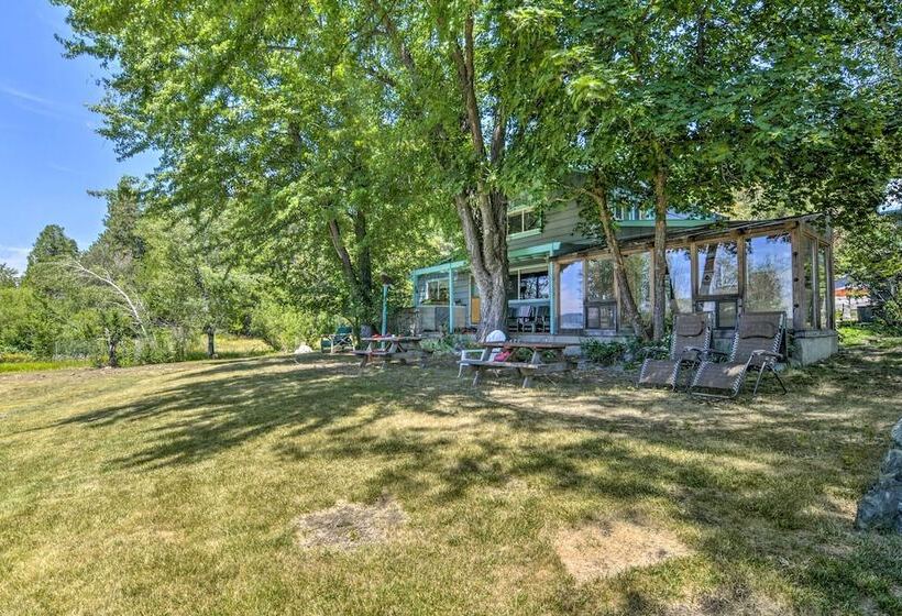 Scenic Lake Almanor Home W/ Mountain Views!