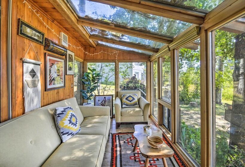 Scenic Lake Almanor Home W/ Mountain Views!