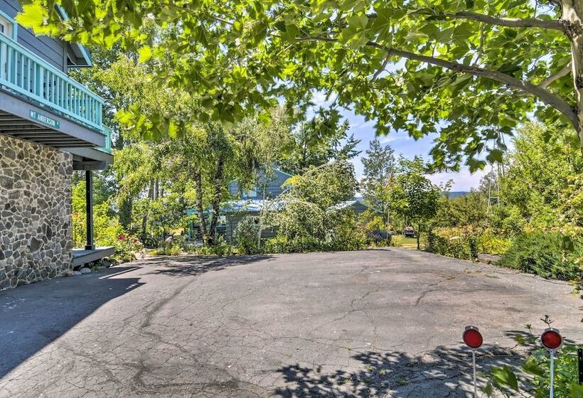 Scenic Lake Almanor Home W/ Mountain Views!