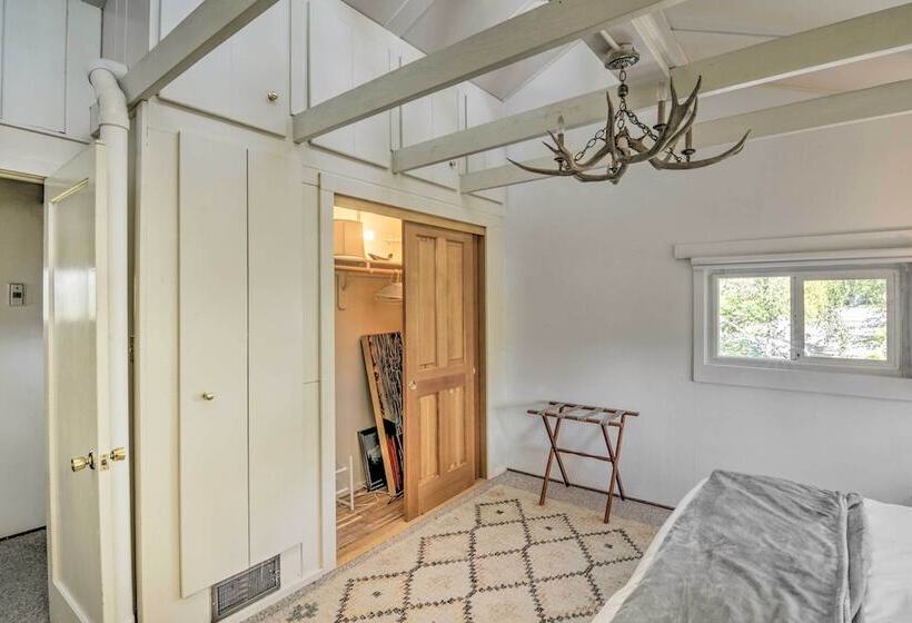 Scenic Lake Almanor Home W/ Mountain Views!