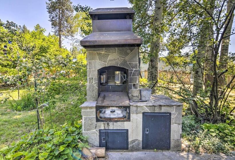 Scenic Lake Almanor Home W/ Mountain Views!