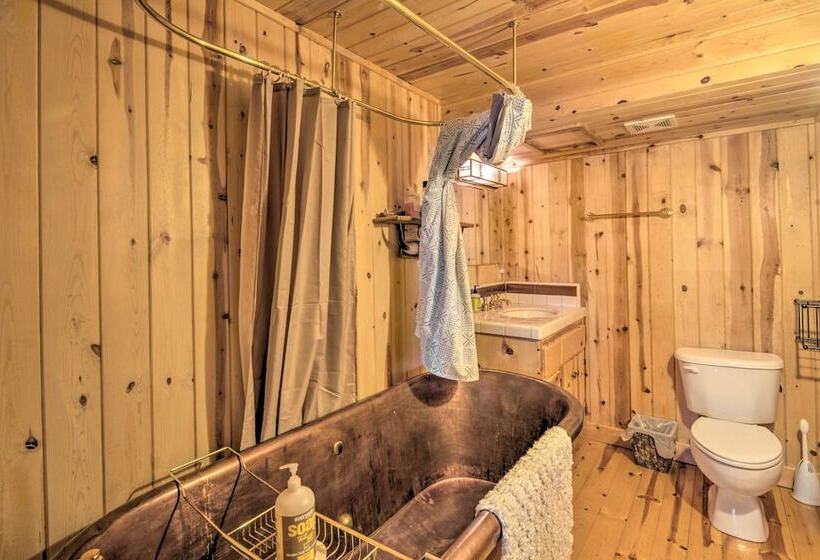 Scenic Lake Almanor Home W/ Mountain Views!