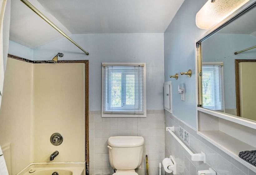 Scenic Lake Almanor Home W/ Mountain Views!