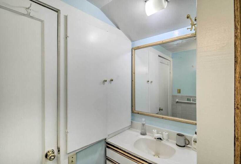 Scenic Lake Almanor Home W/ Mountain Views!