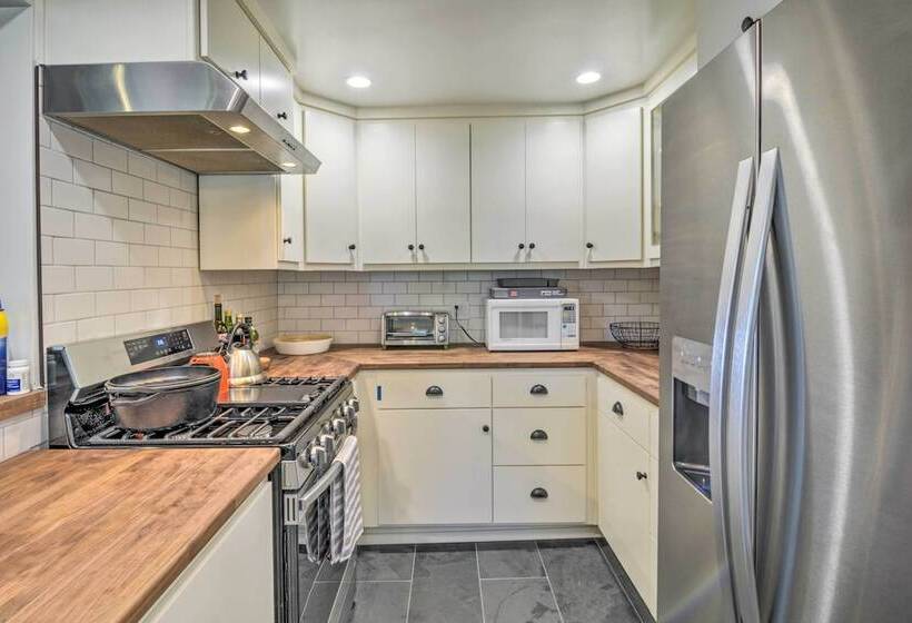 Scenic Lake Almanor Home W/ Mountain Views!