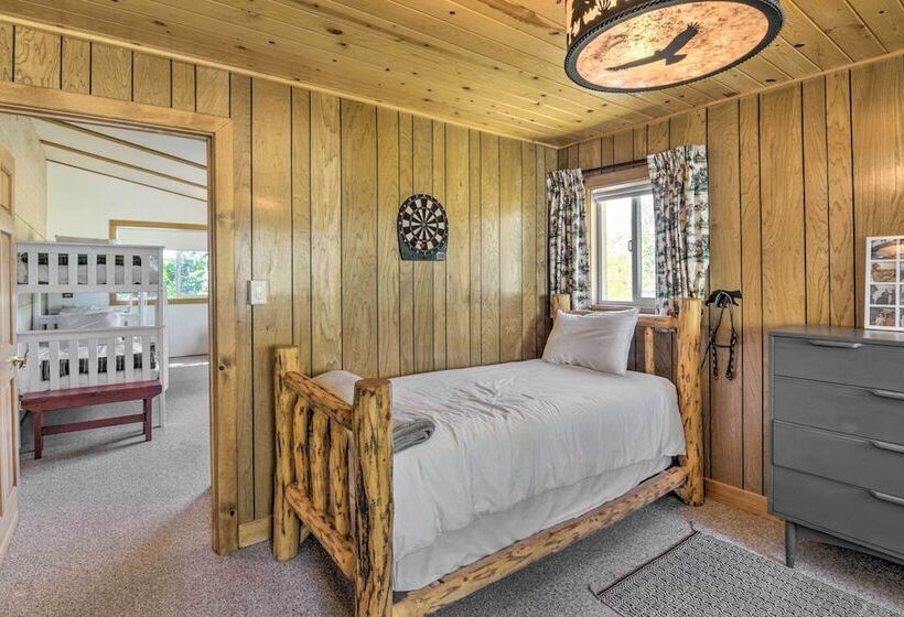 Scenic Lake Almanor Home W/ Mountain Views!