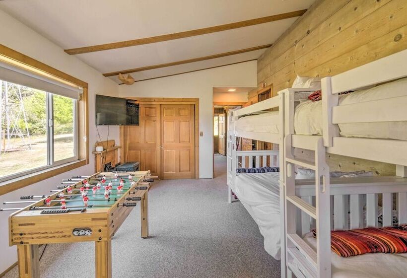 Scenic Lake Almanor Home W/ Mountain Views!