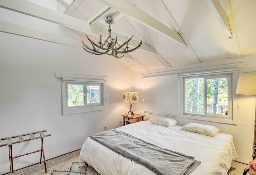 Scenic Lake Almanor Home W/ Mountain Views!