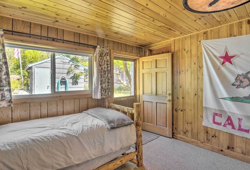 Scenic Lake Almanor Home W/ Mountain Views!