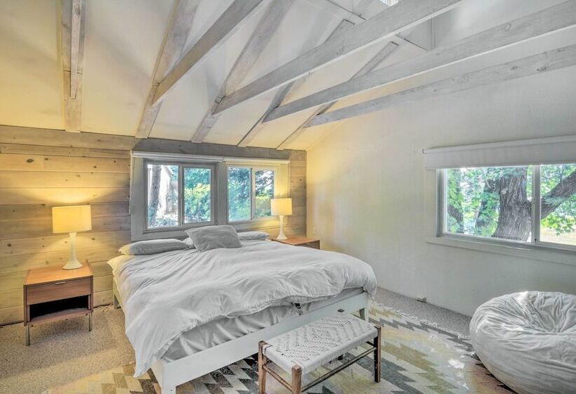 Scenic Lake Almanor Home W/ Mountain Views!