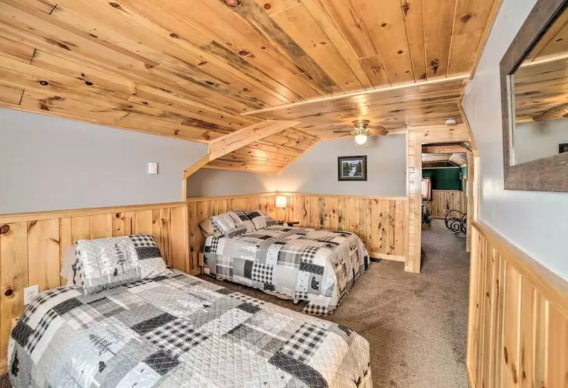 Secluded & Peaceful Upper Peninsula Getaway!