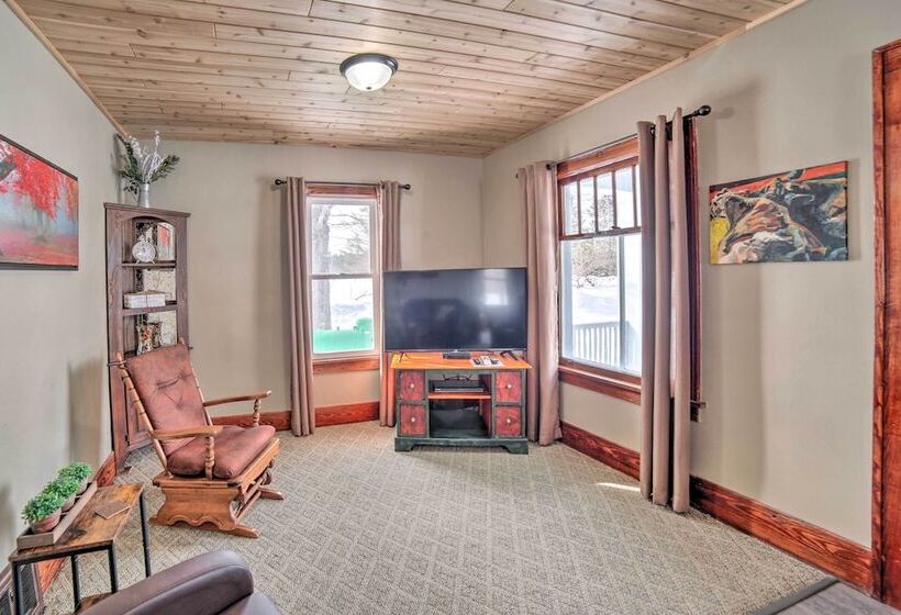 Secluded & Peaceful Upper Peninsula Getaway!