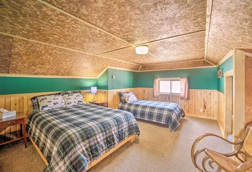 Secluded & Peaceful Upper Peninsula Getaway!