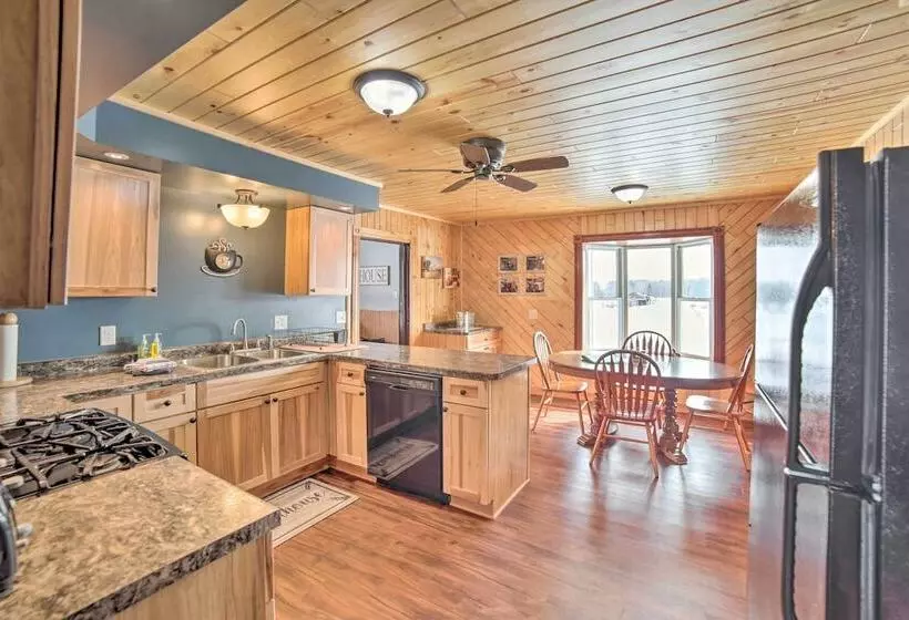 Secluded & Peaceful Upper Peninsula Getaway!